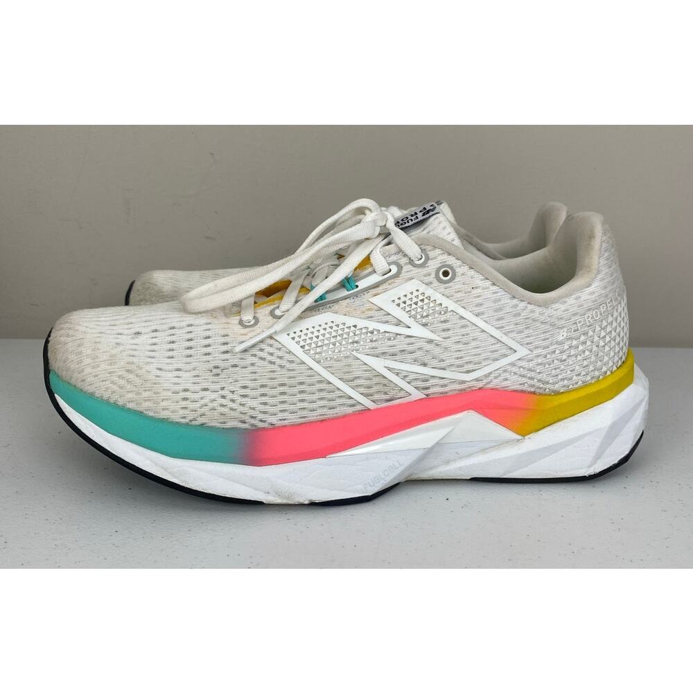 Women New Balance FuelCell Propel V5 athletic shoes sneakers MFCPRLC5, 9.5D - Picture 2 of 8